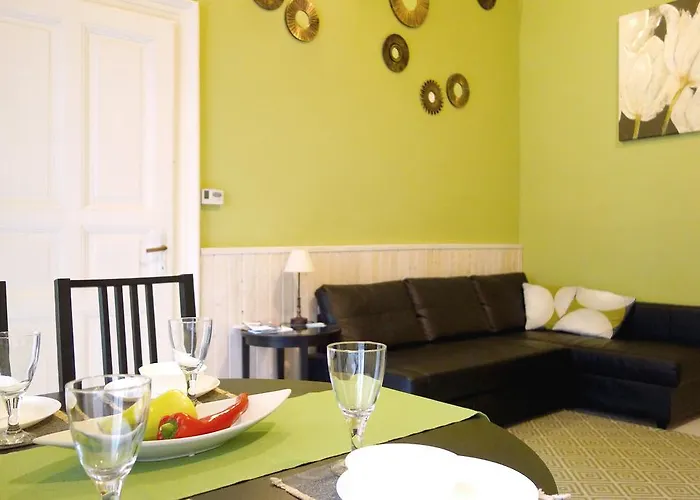 Vivid Rozsa Apartment