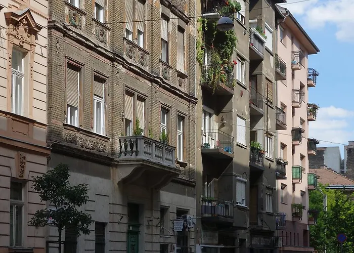 Vivid Rozsa Apartment